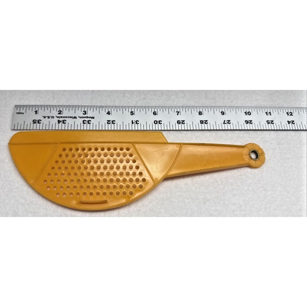 Rubbermaid 1907 Yellow Nylon Pasta Pot Strainer Spoon Spatula Kitchen Tool